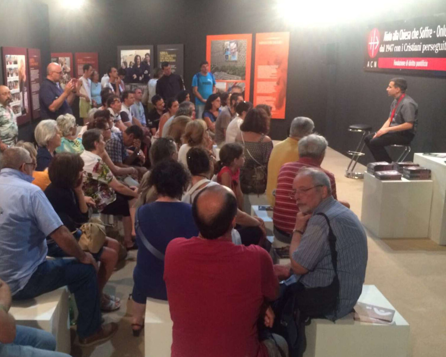 mostra Aiuto chiesa che soffre rimini 2016